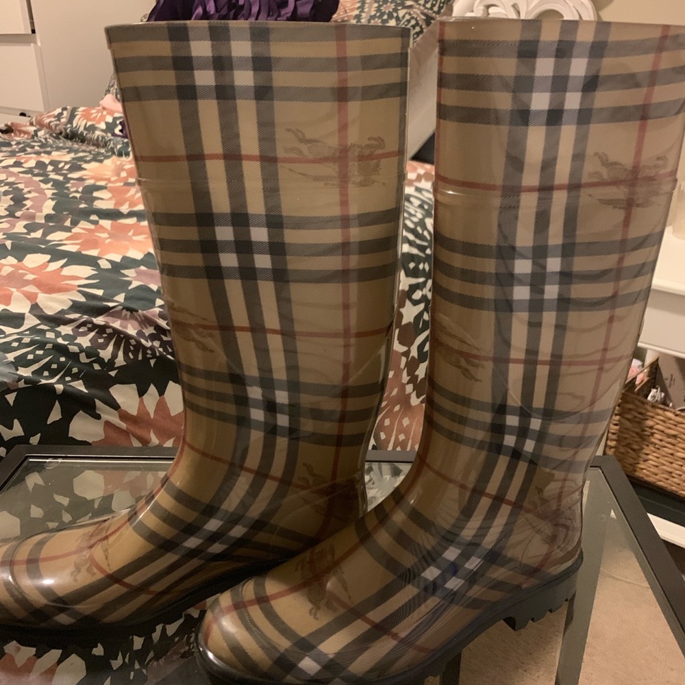 AUTHENTIC BURBERRY WOMENS RAIN BOOTS SIZE 38